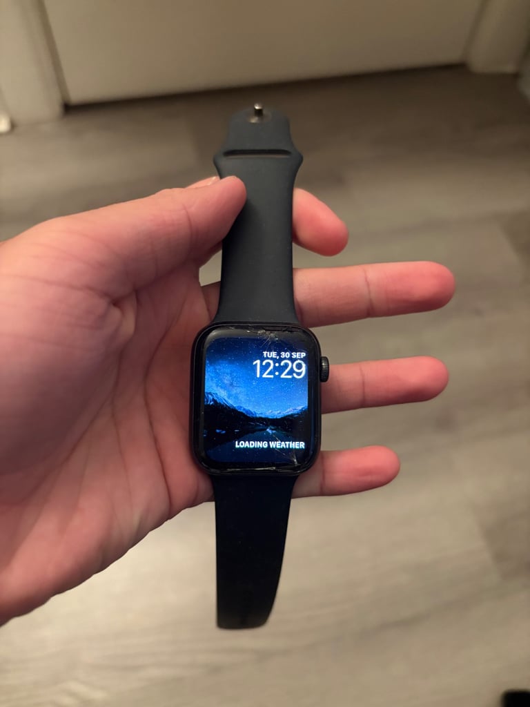 image for Apple Watch SE 44 mm