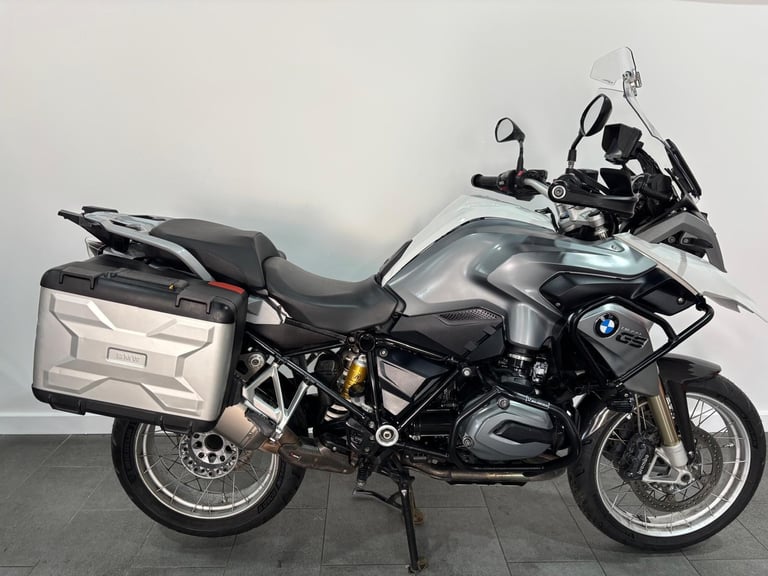 2015 BMW R1200GS LC, New Tyres, Akrapovic, BMW Nav 5, Just Serviced at BMW