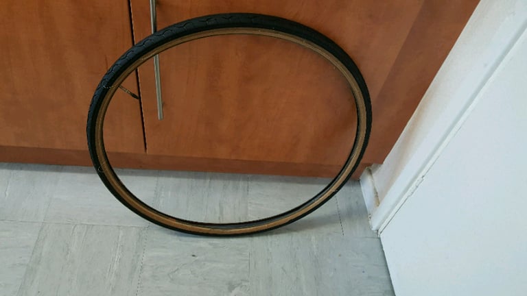 image for Kenda KWEST 700x38c road bike tyre
