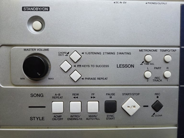 Yamaha Digital Keyboard E323