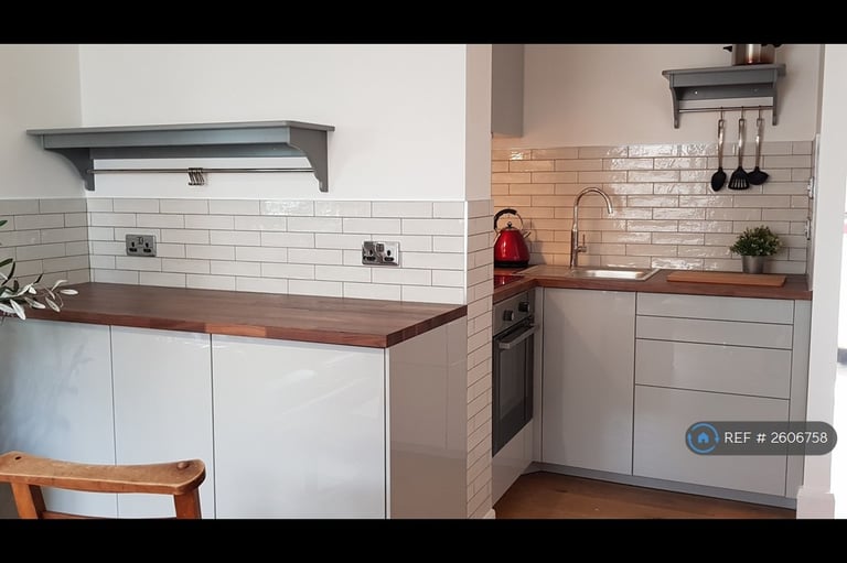 image for 2 bedroom flat in William Bonney Estate, London, SW4 (2 bed) (#2606758)