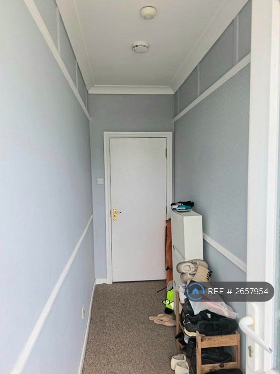 2 bedroom flat in Stewart Road, Bournemouth, BH8 (2 bed) (#2657954)