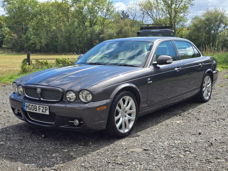 image for JAGUAR XJ 4.2 V8 XJ8 Sovereign Grey Auto Petrol 2008 LWB