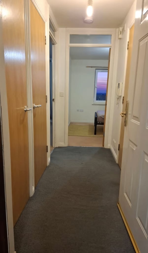 Modern 1-Bedroom Flat | Furnished | Lift Access | Parking | Bergenia House, Feltham - TW13