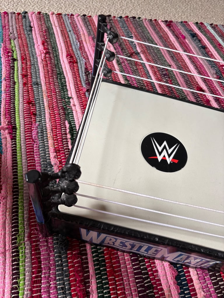 2010 WWE American - Wrestle Mania spring loaded wrestling ring