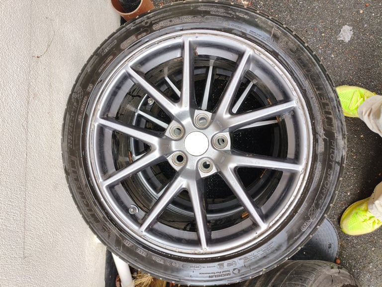 Tesla model 3 aero 18" Alloys with tyres 