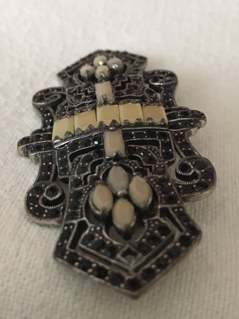Italian UTERQUE Vintage Costume Pin Brooch