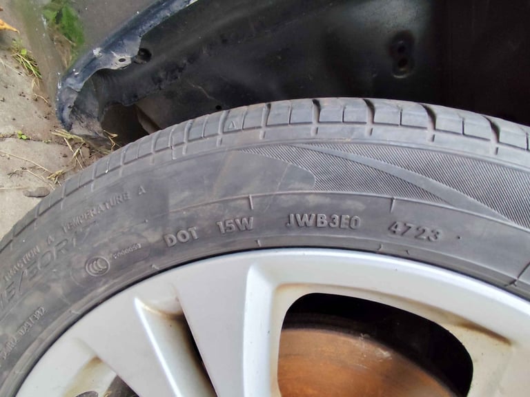 Ford Mondeo MK4 R17 Alloy Wheel whit BAD tyre £60