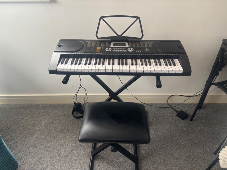Gear4music 61-KEY ELECTRONIC KEYBOARD 