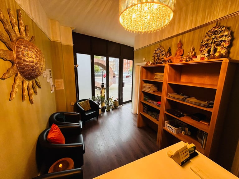 Beauty Treatment Room For Rent 