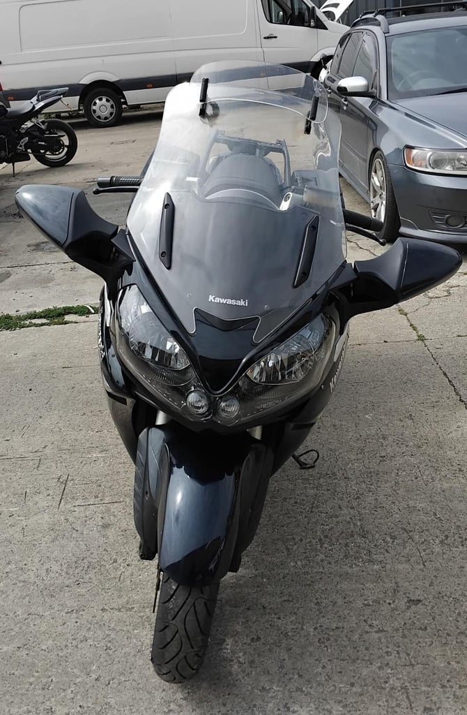 2012 12 KAWASAKI GTR1400 ZG 1400 CCF GTR 1400 HIGH SPEC GRAND TOURER FSH NEW MOT