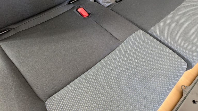 Nissan NV200 combi 2016 middle row of seats