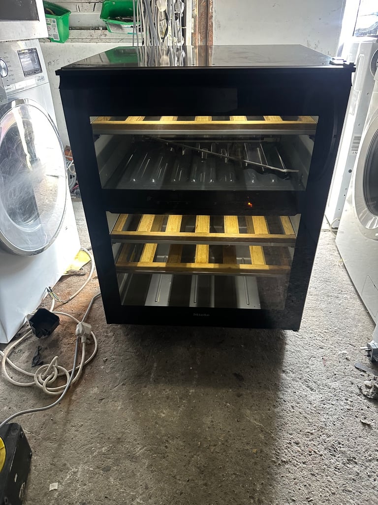 Miele Builtin Wine cooler Dual Zone RRP £2300 selling for only £450 like new