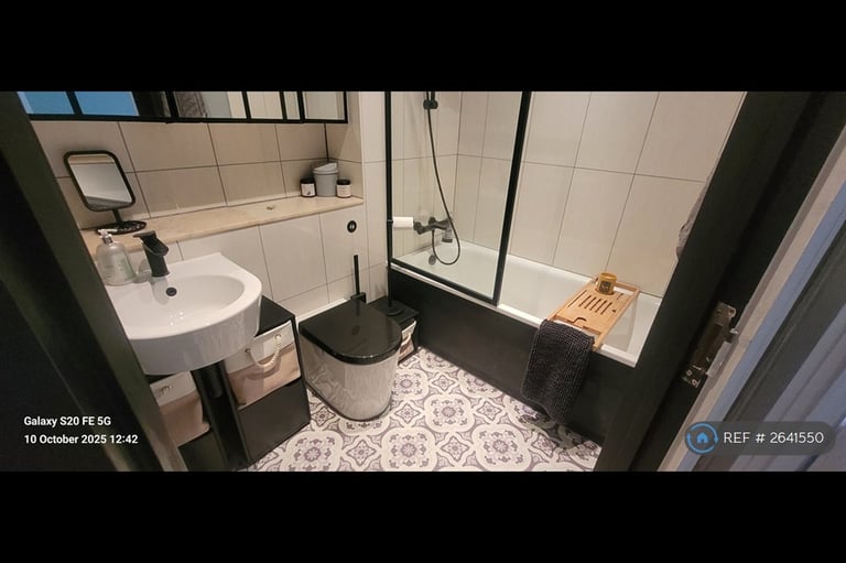 1 bedroom flat in Hayes Road, Sully, Penarth, CF64 (1 bed) (#2641550)