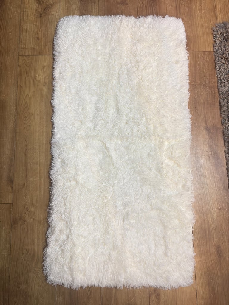 image for White fluffy rug