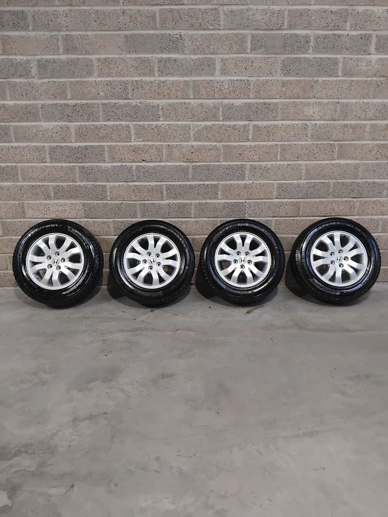 Genuine Honda CRV 16" Alloys with mud and snow tyres.