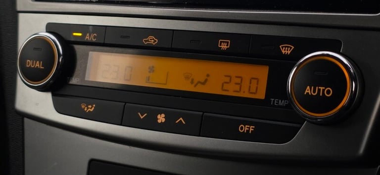 2014 Toyota Avensis 2.0 V-Matic Excel Touring CVT 5dr Petrol Automatic