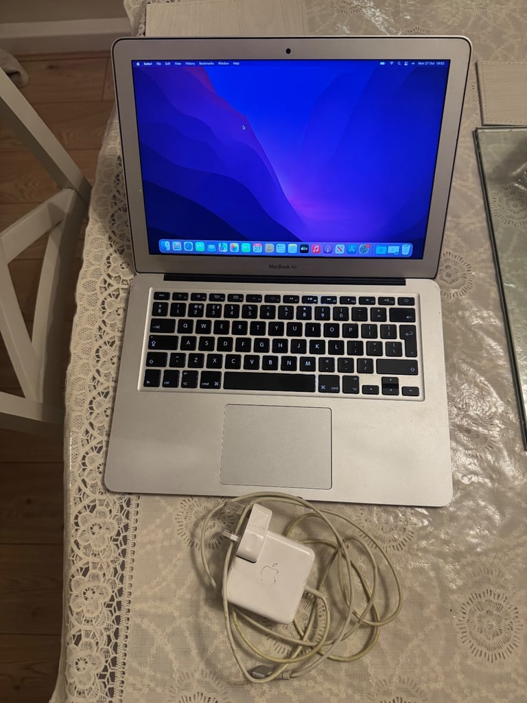 Apple MacBook Air 13” (Early 2015) | Intel Core i5 1.6GHz | 8GB RAM | 128GB SSD | Good Condition