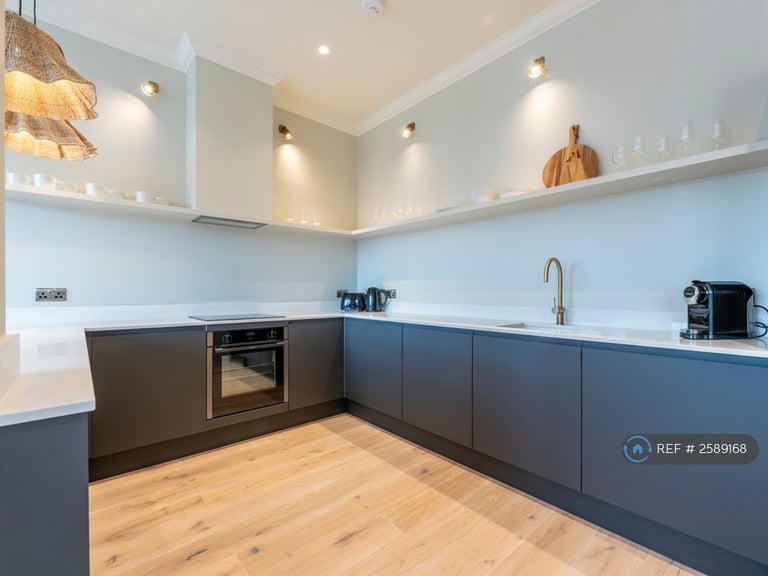 2 bedroom flat in Heath Road, London, TW1 (2 bed) (#2589168)