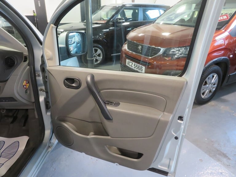 2011 Renault Kangoo AUTOMATIC WHEELCHAIR CAR DISABLED ACCESS VEHICLE MOBILITY MPV Petrol Automatic