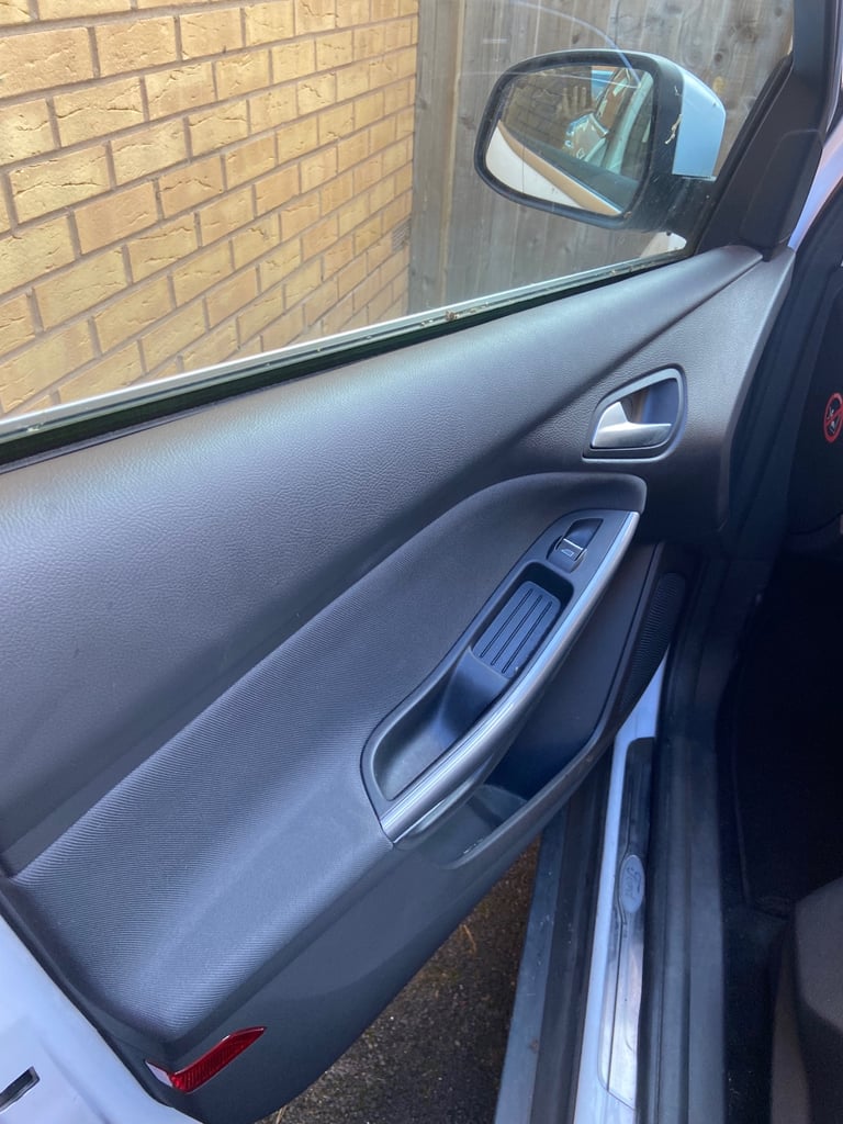 Ford, FOCUS, Hatchback, 2011, Manual, 1596 (cc), 5 doors