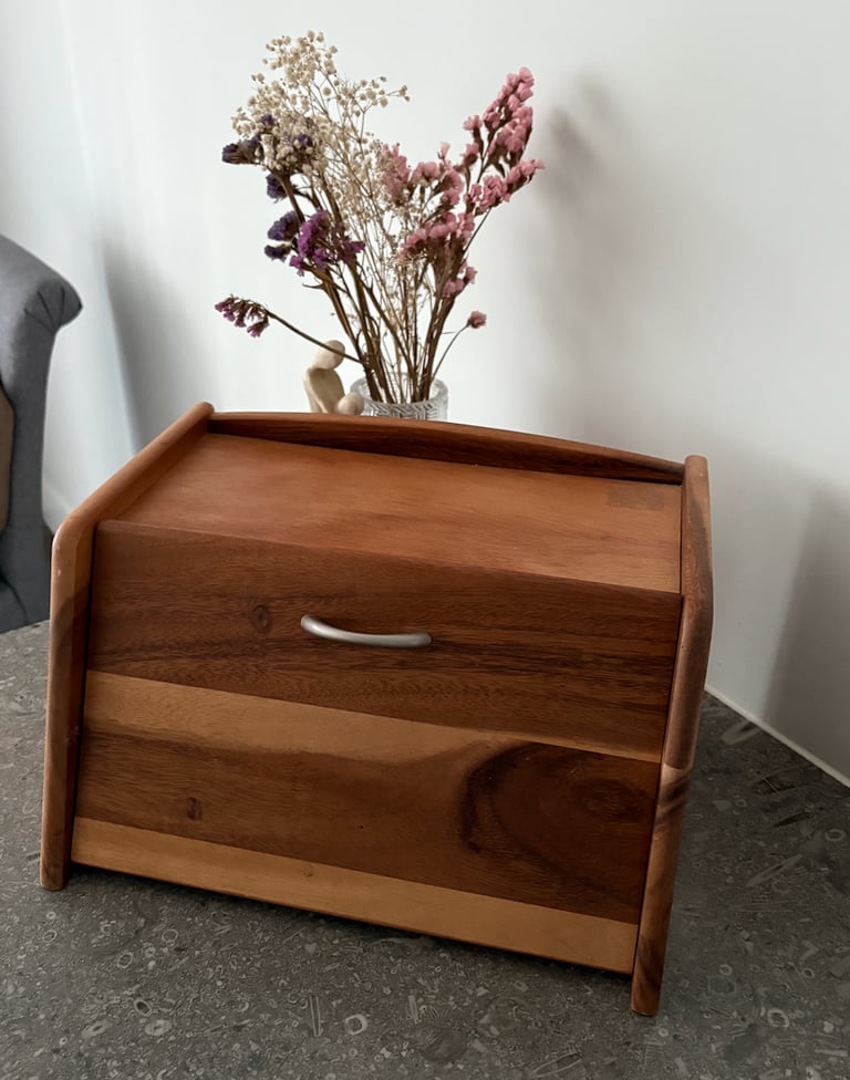image for 🥯🍞 Elegant Acacia Bread Box – Solid Wood Kitchen Storage, Excellent Condition ✨