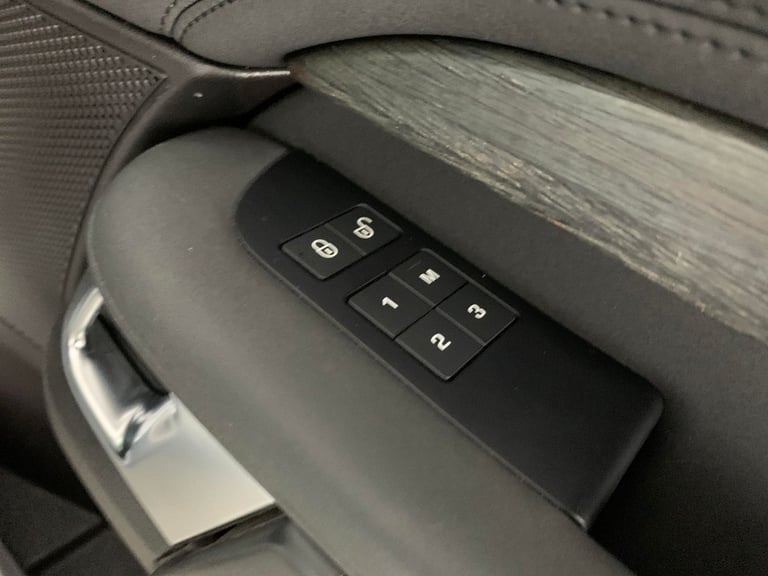 2019 Land Rover Discovery 3.0 SD V6 HSE SUV 5dr Diesel Auto 4WD Euro 6 (s/s) (306 ps) - AUTO PARK...