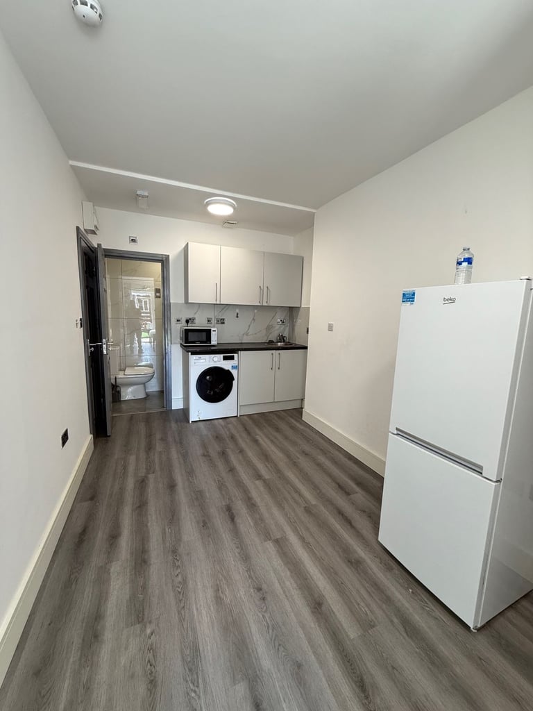 BEAUTIFUL ENSUITE LARGE DOUBLE ROOM FOR RENT IN HOUNSLOW CENTRAL