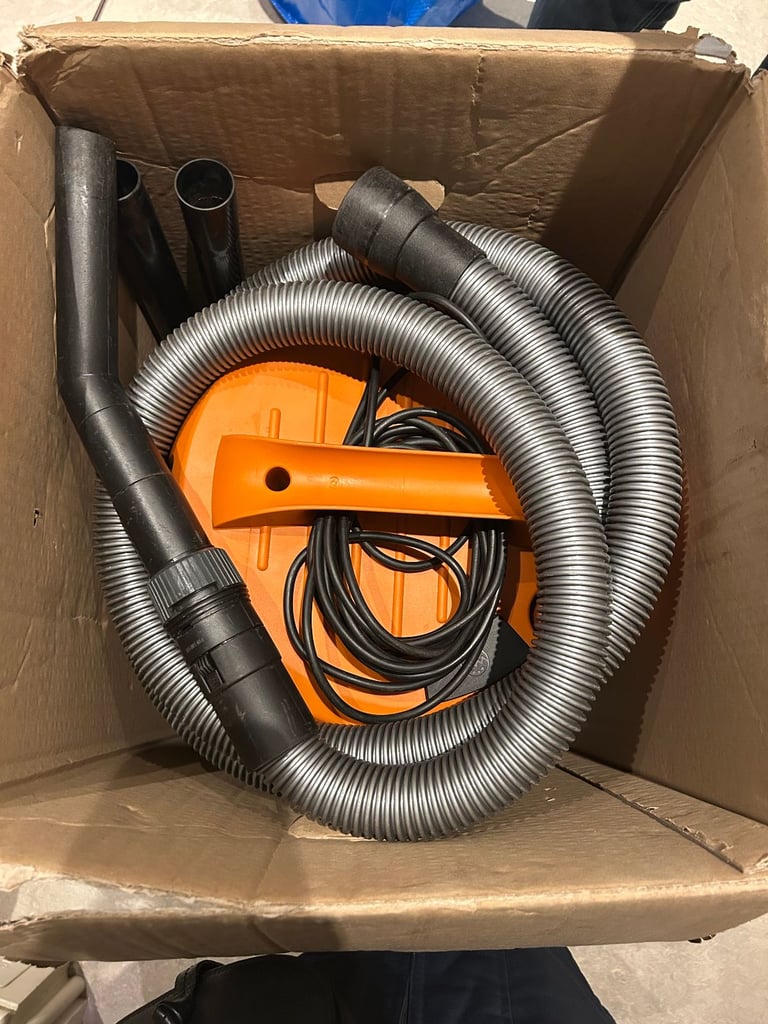 Stihl SE62 Wet and Dry Vacuum Cleaner dust extractor - used / good condition