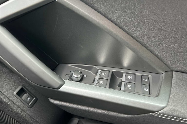 2025 Audi Q3 35 TFSI S Line 5dr (Leather) SUV Petrol Manual