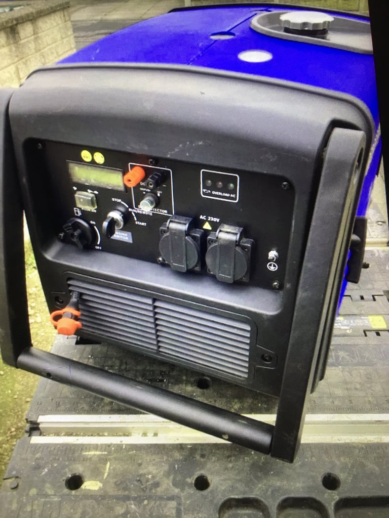 HYUNDAI 3200SEI PORTABLE PETROL INVERTER GENERATOR.