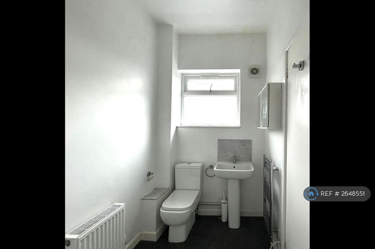 2 bedroom flat in Greenway Parade, Chesham, HP5 (2 bed) (#2648551)