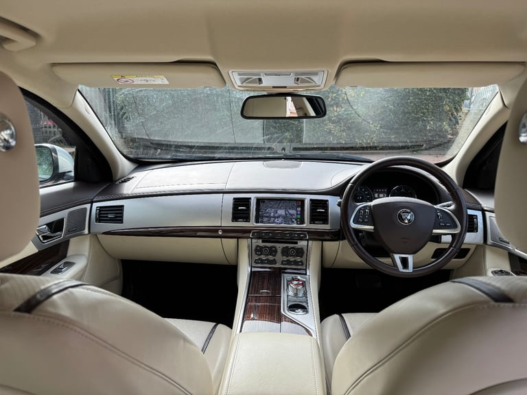 Jaguar XF Portfolio 2.2d Luxury Saloon Auto 4dr Diesel