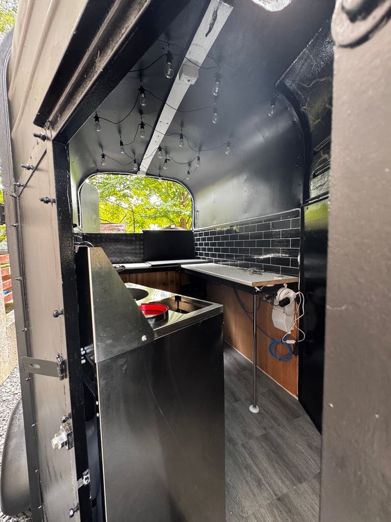 Converted Horsebox Hersteller: KNOTT Gmbh D 83125