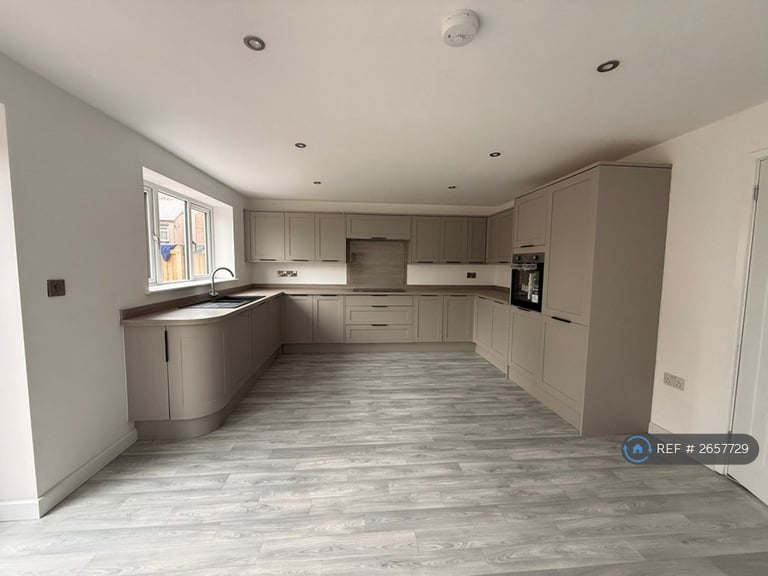 3 bedroom house in Cody Court, Silverdale Close, CV2 (3 bed) (#2657729)