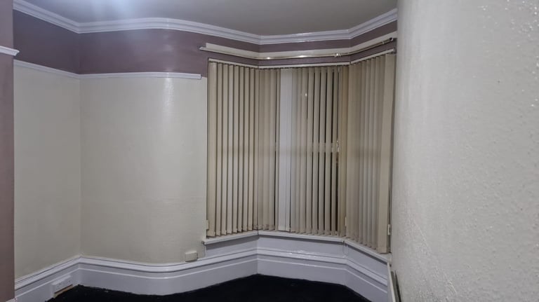 2 bed flat , separate kitchen , 1 seperate toilet and 2 very spacious rooms 