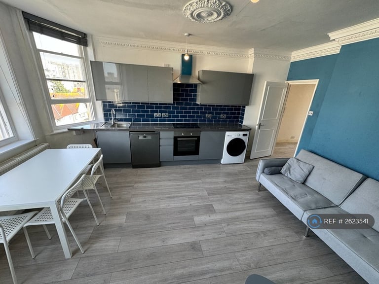 image for 3 bedroom flat in Holland Road, Hove, BN3 (3 bed) (#2623541)