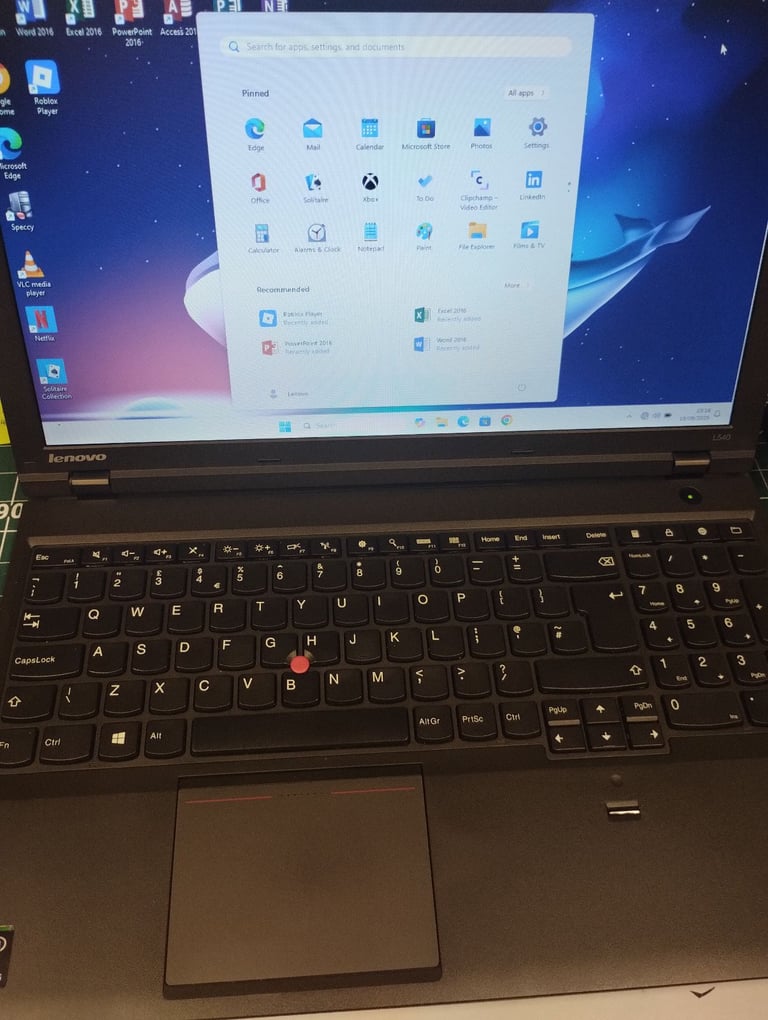 Lenovo ThinkPad Windows 11,  MICROSOFT OFFICE, 16GB RAM, i5, 240GB SSD Solid State, WebCam, DVD.