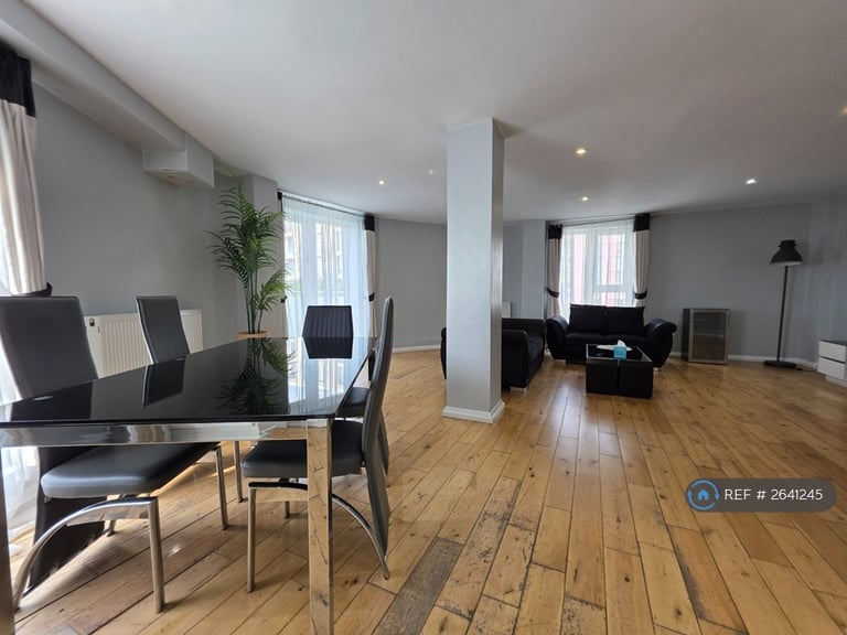 image for 2 bedroom flat in Creative House, London, SW8 (2 bed) (#2641245)