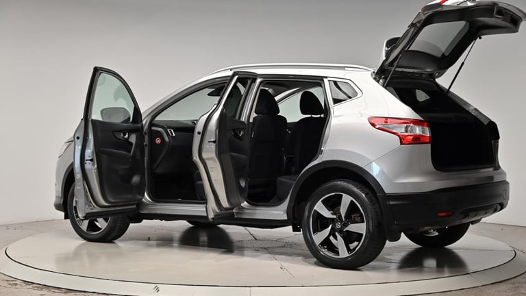 2015 Nissan Qashqai 1.6 dCi n-tec+ XTRON 2WD Euro 6 (s/s) 5dr HATCHBACK Diesel Automatic
