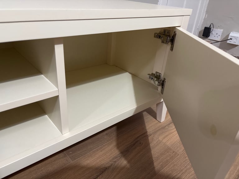 Dusk tv unit 