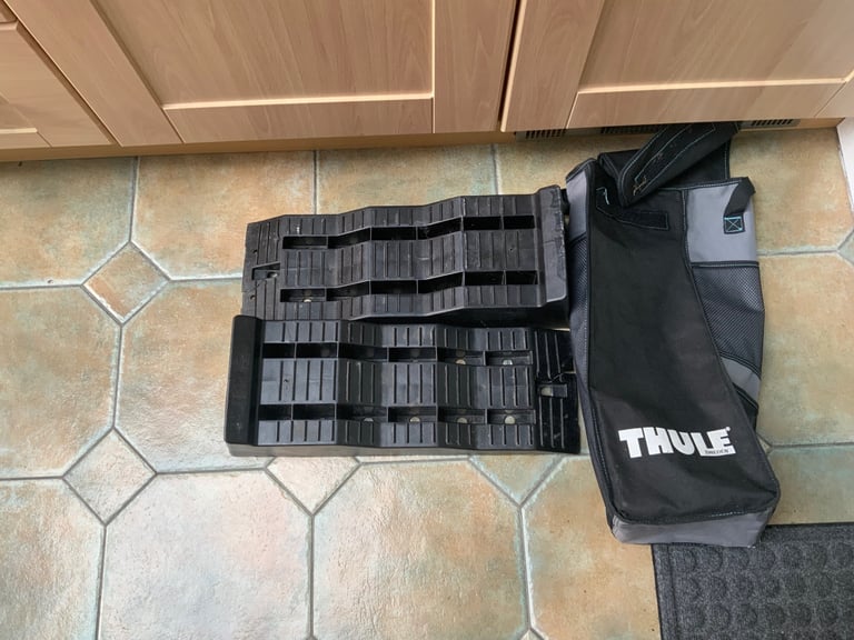 image for Set of two Thule levelling chocs/blocks