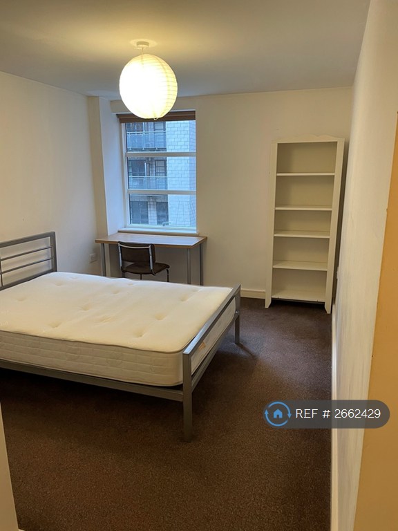 2 bedroom flat in The Quadrangle, Manchester, M1 (2 bed) (#2662429)