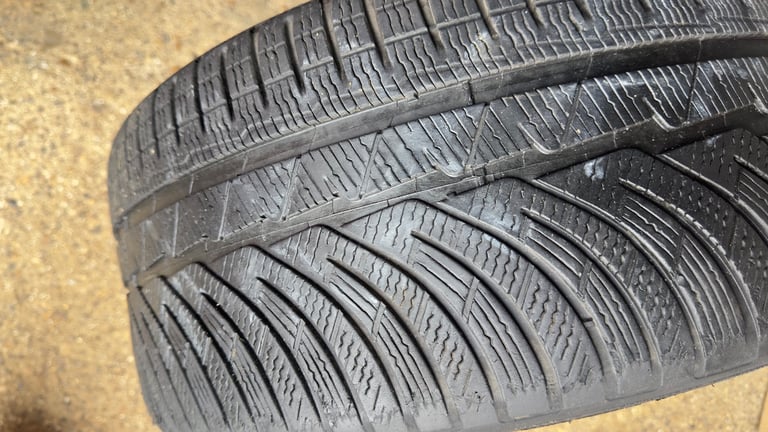 2 x 235/35 R19  91V Michelin Pilot Alpin