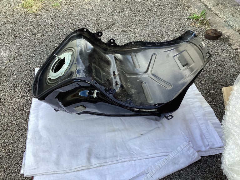 Yamaha MT10 fuel tank