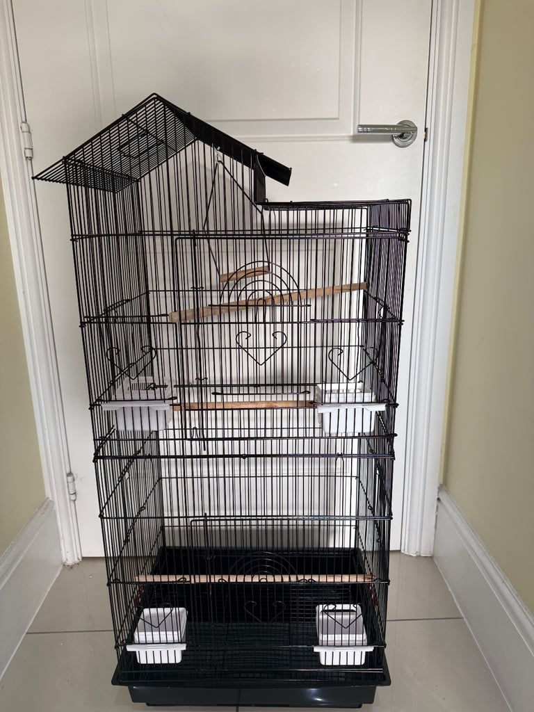 BARGAIN. TALL BIRD CAGE. LIKE NEW. LOCAL DELIVERY POSSIBLE 