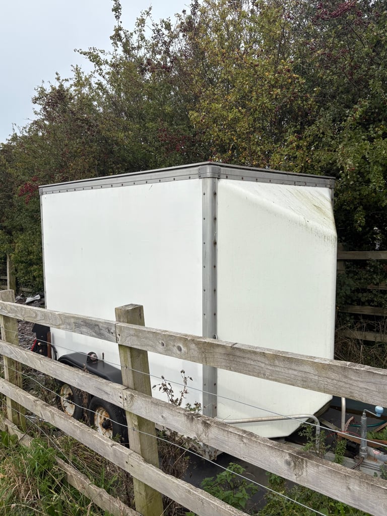 Towing box 