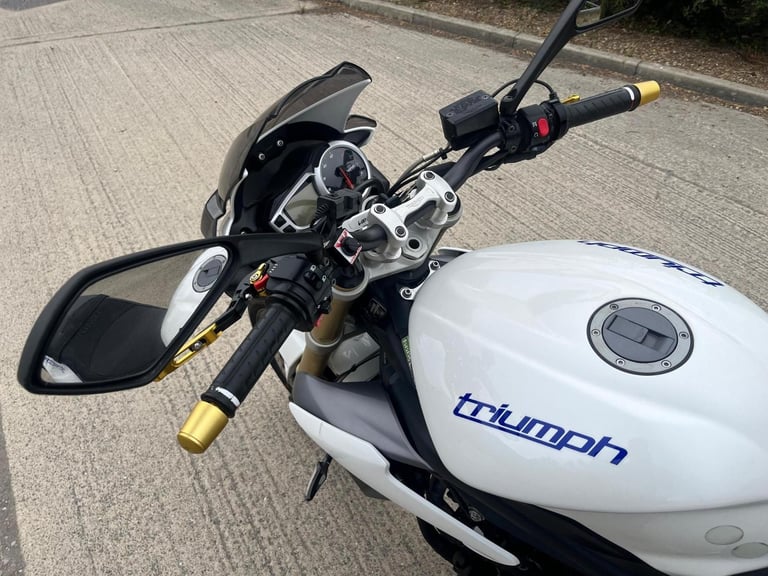 2013 13 TRIUMPH STREET TRIPLE 675 ABS WHITE CLEAN 17k MILES NAKED