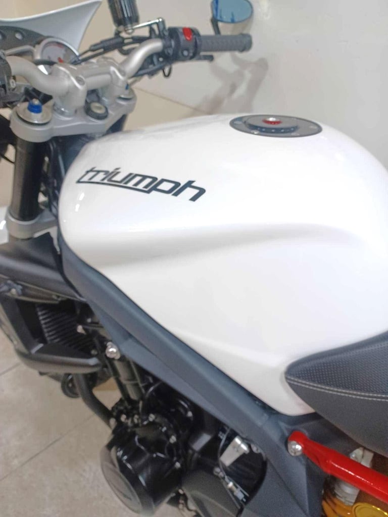 Triumph Street Triple 675-R 61-REG ONLY 411 DRY MILES WITH EXTRAS £5399.OTR