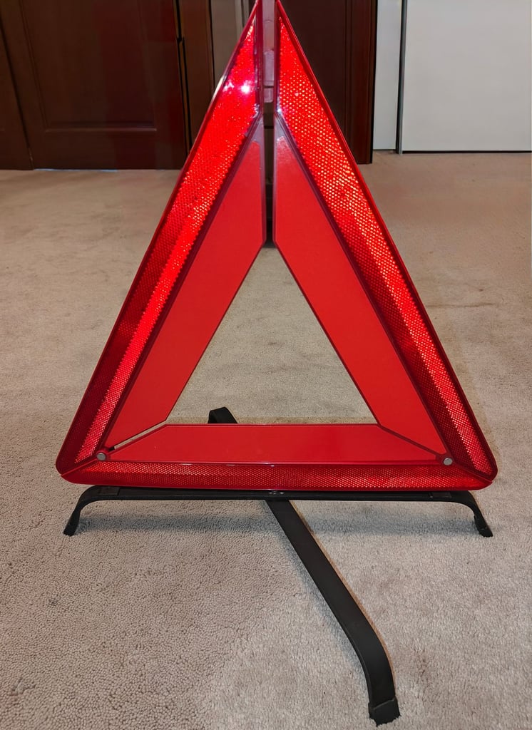 image for 🚗 Emergency Car Warning Triangle in carry case – Made in Italy 🇮🇹